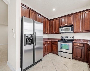 948 Nw 18th Avenue - Photo Thumbnail 7