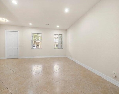 948 Nw 18th Avenue - Photo Thumbnail 5