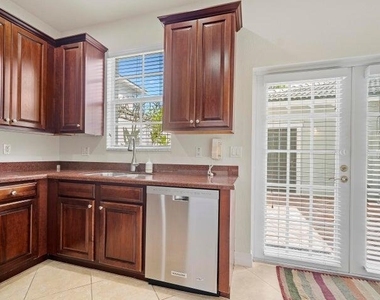 948 Nw 18th Avenue - Photo Thumbnail 9