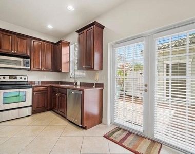 948 Nw 18th Avenue - Photo Thumbnail 8