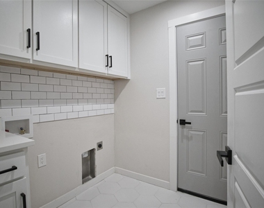 6576 Old Mill Circle - Photo Thumbnail 24