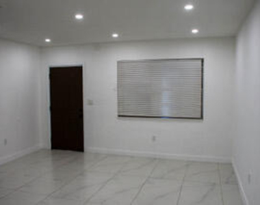 15741 Nw 38th Place - Photo Thumbnail 2