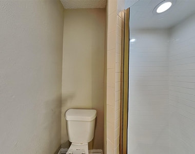 6908 Briardale Drive - Photo Thumbnail 11