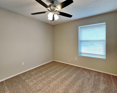 6908 Briardale Drive - Photo Thumbnail 15