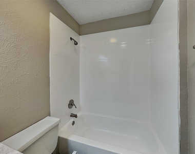 6908 Briardale Drive - Photo Thumbnail 17