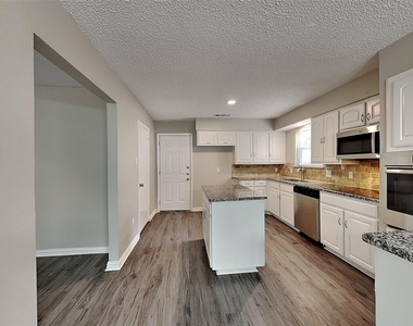 6908 Briardale Drive - Photo Thumbnail 4