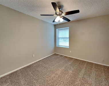 6908 Briardale Drive - Photo Thumbnail 13