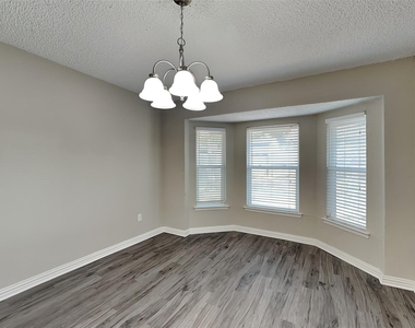 6908 Briardale Drive - Photo Thumbnail 6