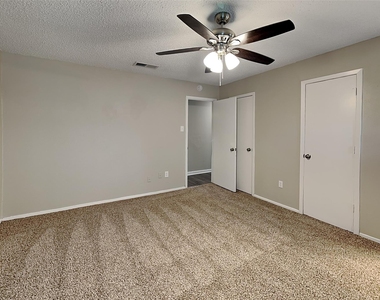 6908 Briardale Drive - Photo Thumbnail 9