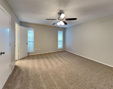 6908 Briardale Drive - Photo Thumbnail 8