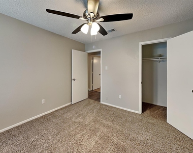 6908 Briardale Drive - Photo Thumbnail 14
