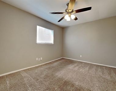 4605 Greenfield Drive - Photo Thumbnail 11