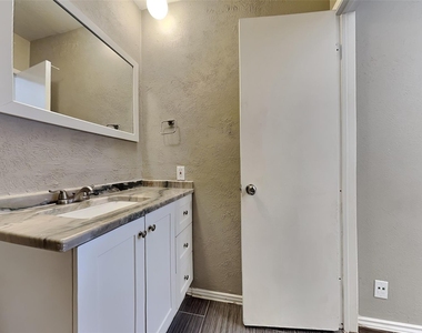 4605 Greenfield Drive - Photo Thumbnail 9