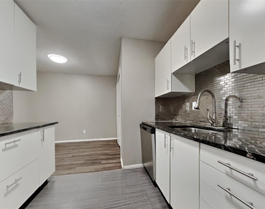 4605 Greenfield Drive - Photo Thumbnail 3