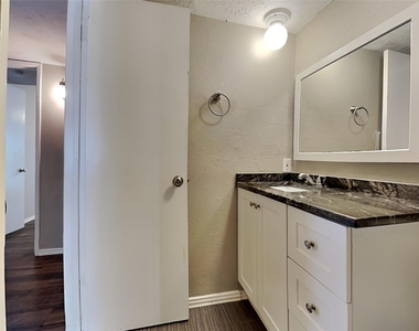 4605 Greenfield Drive - Photo Thumbnail 14