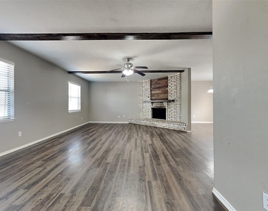 4605 Greenfield Drive - Photo Thumbnail 2
