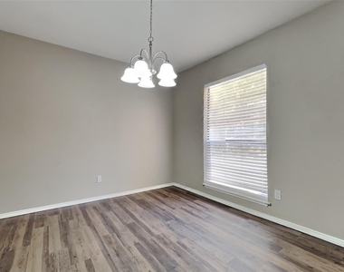 4605 Greenfield Drive - Photo Thumbnail 5