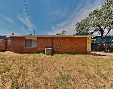 4605 Greenfield Drive - Photo Thumbnail 16