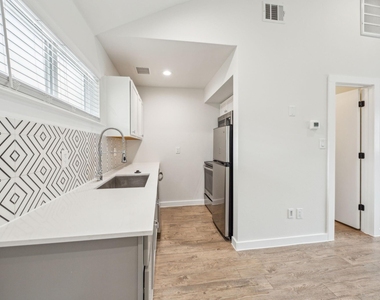 5018 San Jacinto Street - Photo Thumbnail 6