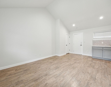 5018 San Jacinto Street - Photo Thumbnail 5