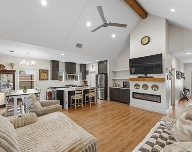 4930 Dry Creek Road - Photo Thumbnail 10