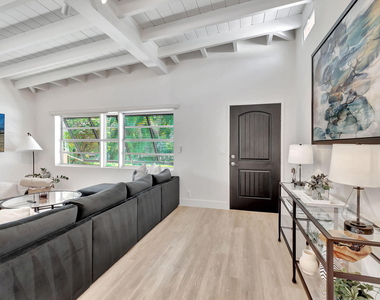 231 Se 3rd Avenue - Photo Thumbnail 3