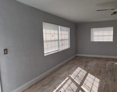1496 W 32nd Street - Photo Thumbnail 2