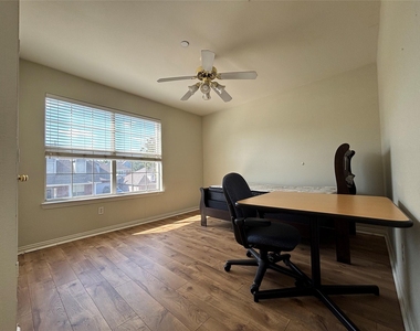 462 Richmond Street - Photo Thumbnail 9