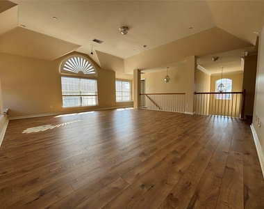 462 Richmond Street - Photo Thumbnail 14