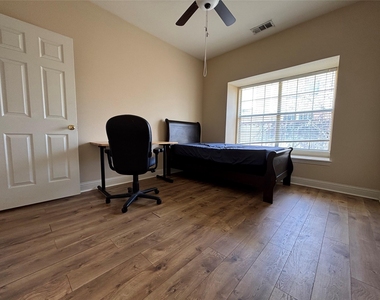462 Richmond Street - Photo Thumbnail 6