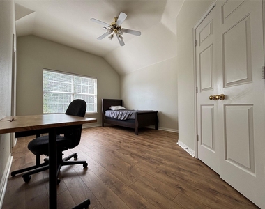 462 Richmond Street - Photo Thumbnail 11