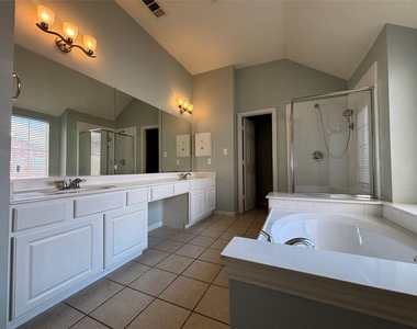 462 Richmond Street - Photo Thumbnail 16