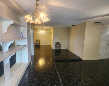 225 S Sequoia Drive - Photo Thumbnail 5