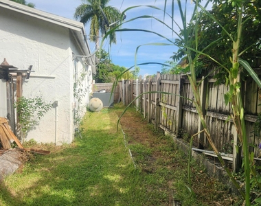 225 S Sequoia Drive - Photo Thumbnail 13