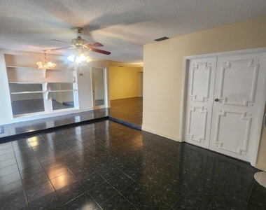 225 S Sequoia Drive - Photo Thumbnail 4