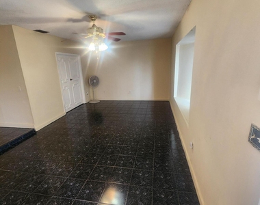 225 S Sequoia Drive - Photo Thumbnail 6