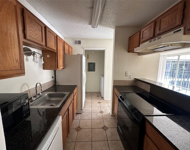 18333 Roehampton Drive - Photo Thumbnail 12