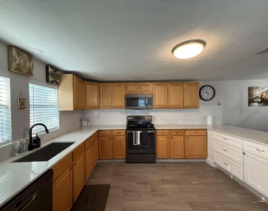 2925 Janet Drive - Photo Thumbnail 8