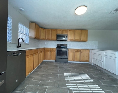 2925 Janet Drive - Photo Thumbnail 11
