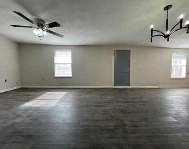 2925 Janet Drive - Photo Thumbnail 5