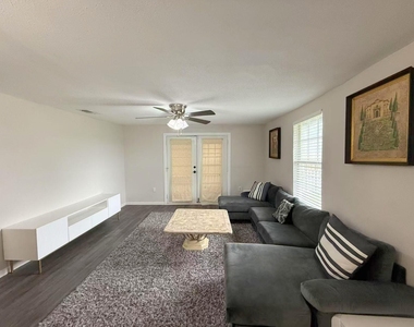 2925 Janet Drive - Photo Thumbnail 4