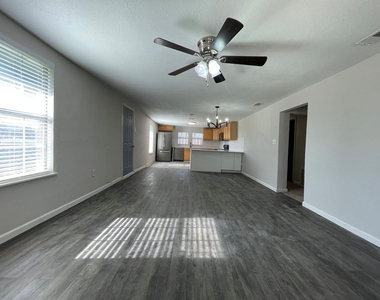 2925 Janet Drive - Photo Thumbnail 6