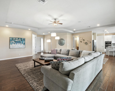 159 Tresana Boulevard - Photo Thumbnail 10
