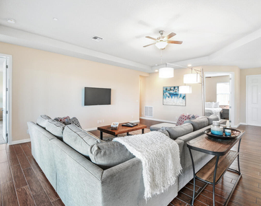 159 Tresana Boulevard - Photo Thumbnail 9