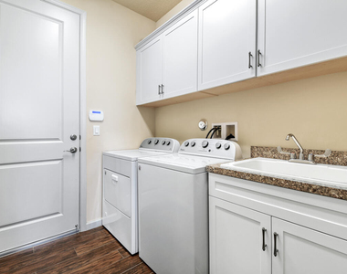 159 Tresana Boulevard - Photo Thumbnail 32