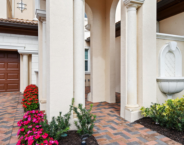 159 Tresana Boulevard - Photo Thumbnail 4