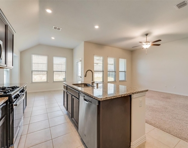 828 Sky Top Drive - Photo Thumbnail 8