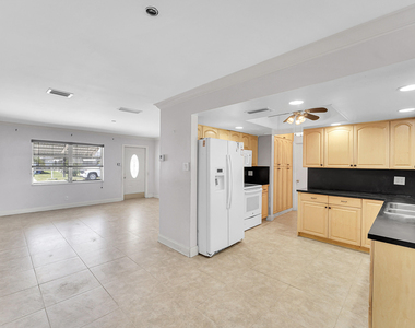 7255 Nw 8th Court - Photo Thumbnail 5