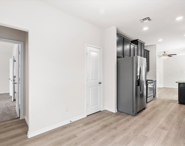 2540 Pettus Drive - Photo Thumbnail 3