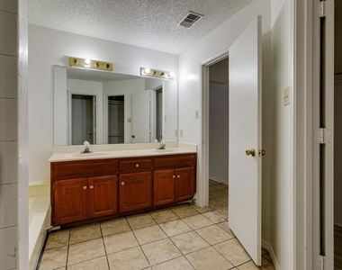 902 Wayne Avenue - Photo Thumbnail 18